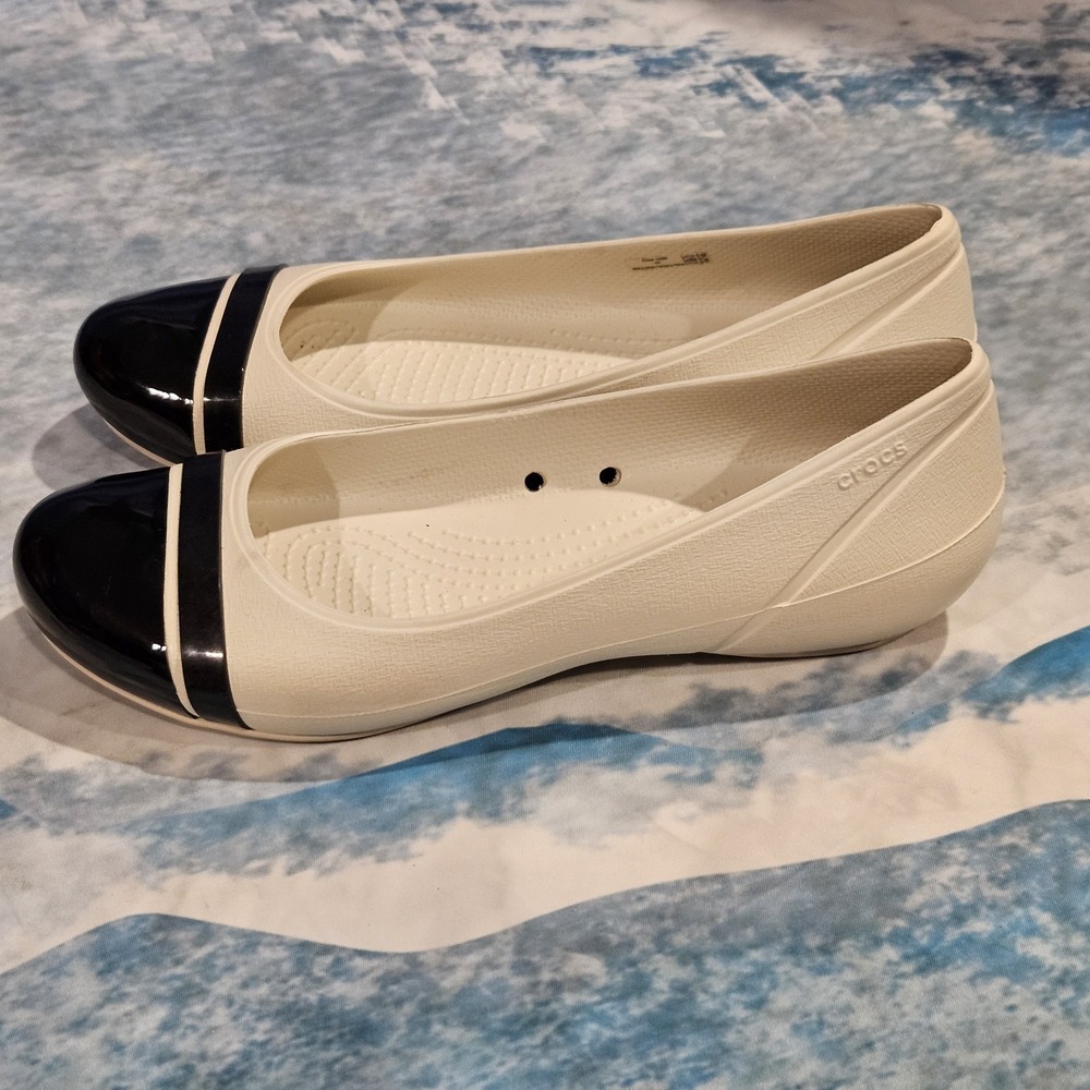 Crocs Cap Toe Flats Womens Size 9 Cream Black Comfort Shoes
